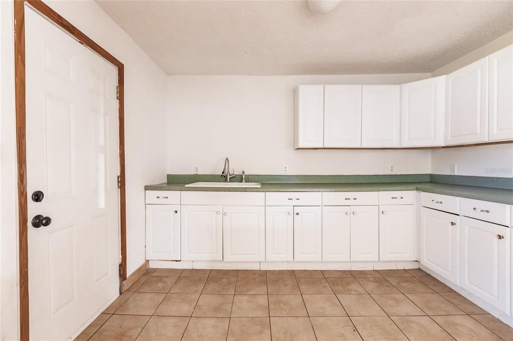 For Sale: $230,000 (3 beds, 2 baths, 1200 Square Feet)