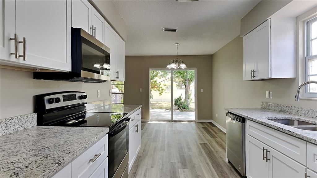 Active With Contract: $294,900 (3 beds, 2 baths, 1356 Square Feet)