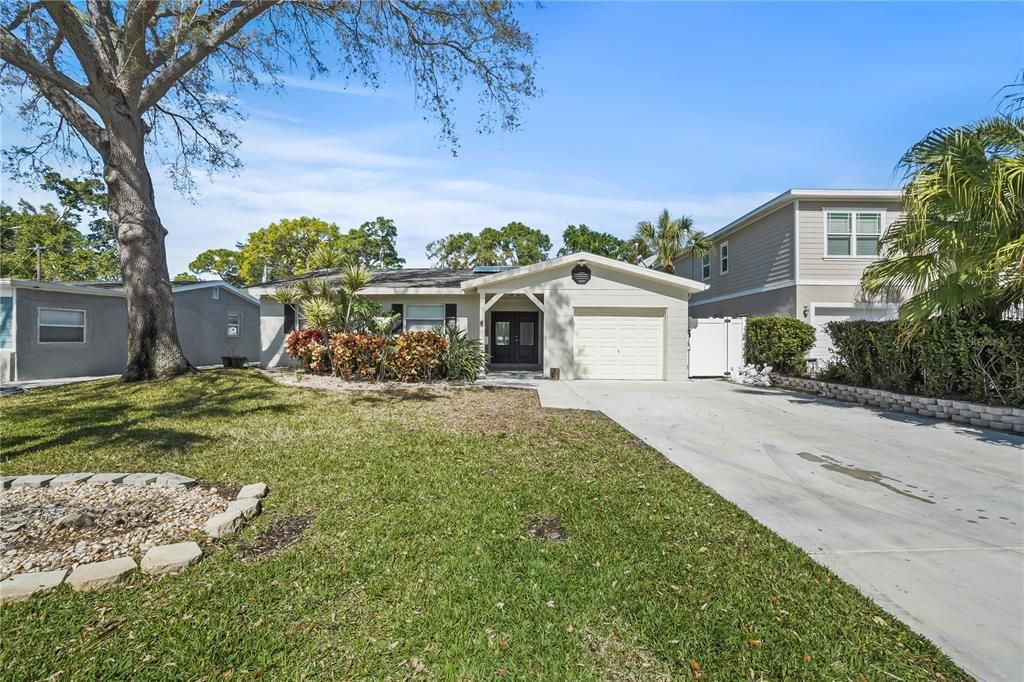 Recently Sold: $585,000 (3 beds, 2 baths, 1692 Square Feet)