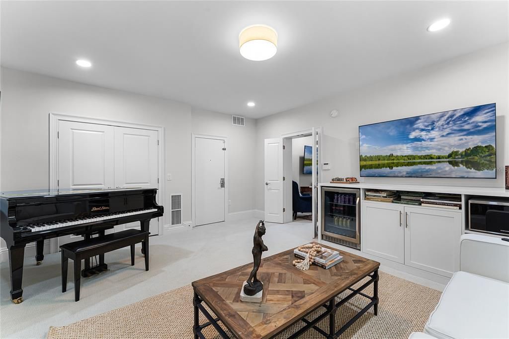 Active With Contract: $1,695,000 (2 beds, 2 baths, 2304 Square Feet)