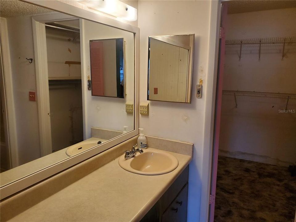 Vendido Recientemente: $150,000 (2 camas, 2 baños, 956 Pies cuadrados)