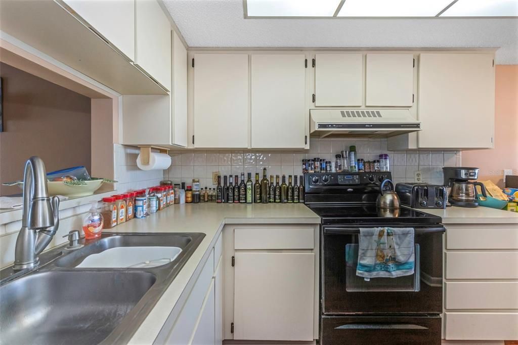 For Sale: $269,900 (2 beds, 2 baths, 1025 Square Feet)