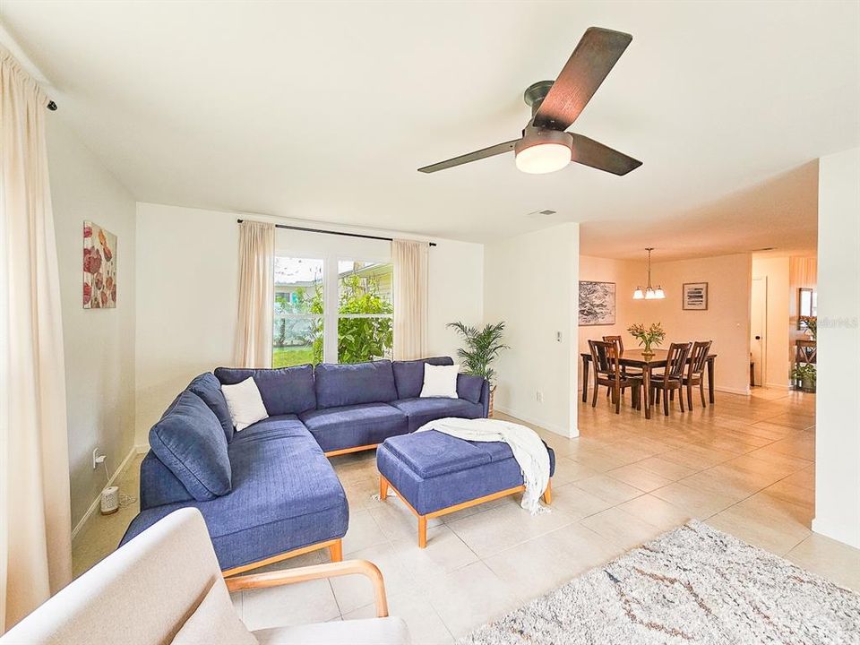 Active With Contract: $547,000 (2 beds, 2 baths, 1369 Square Feet)