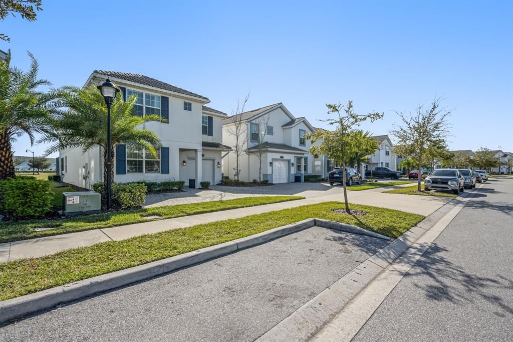 Recently Sold: $779,000 (6 beds, 5 baths, 3291 Square Feet)