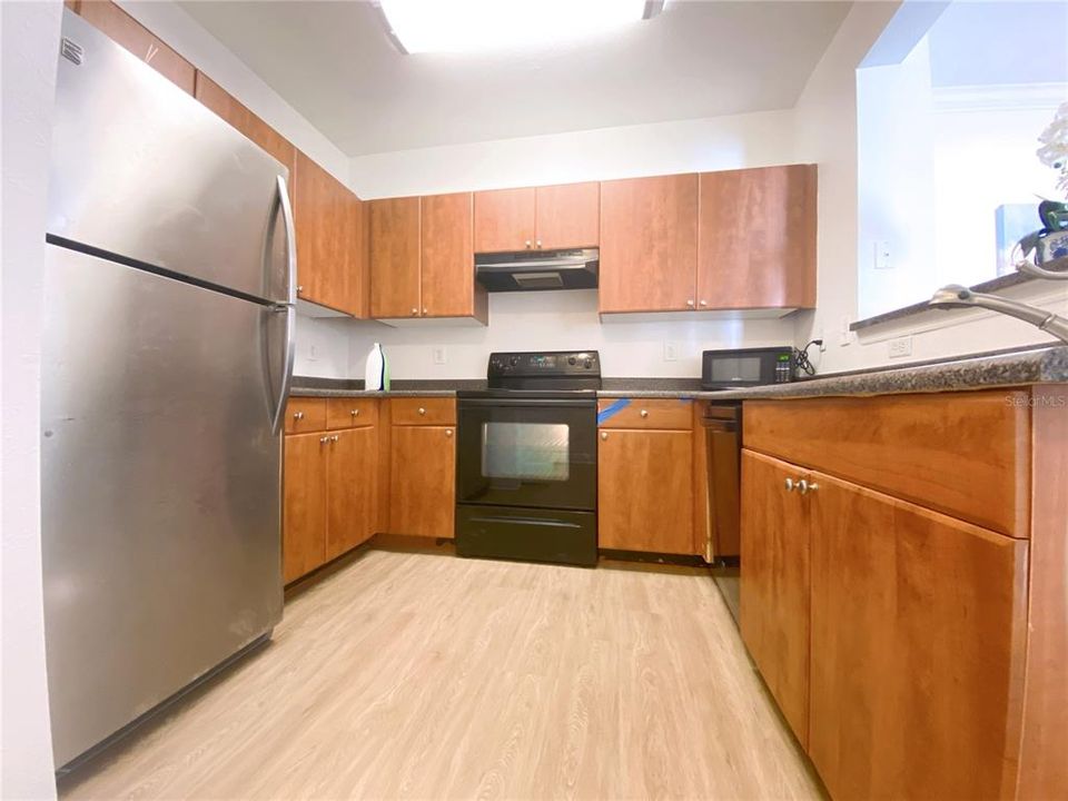 For Sale: $257,999 (2 beds, 2 baths, 1223 Square Feet)