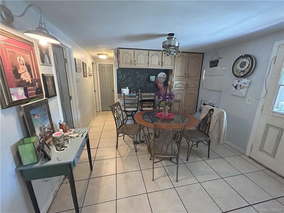 Active With Contract: $118,900 (3 beds, 2 baths, 1264 Square Feet)