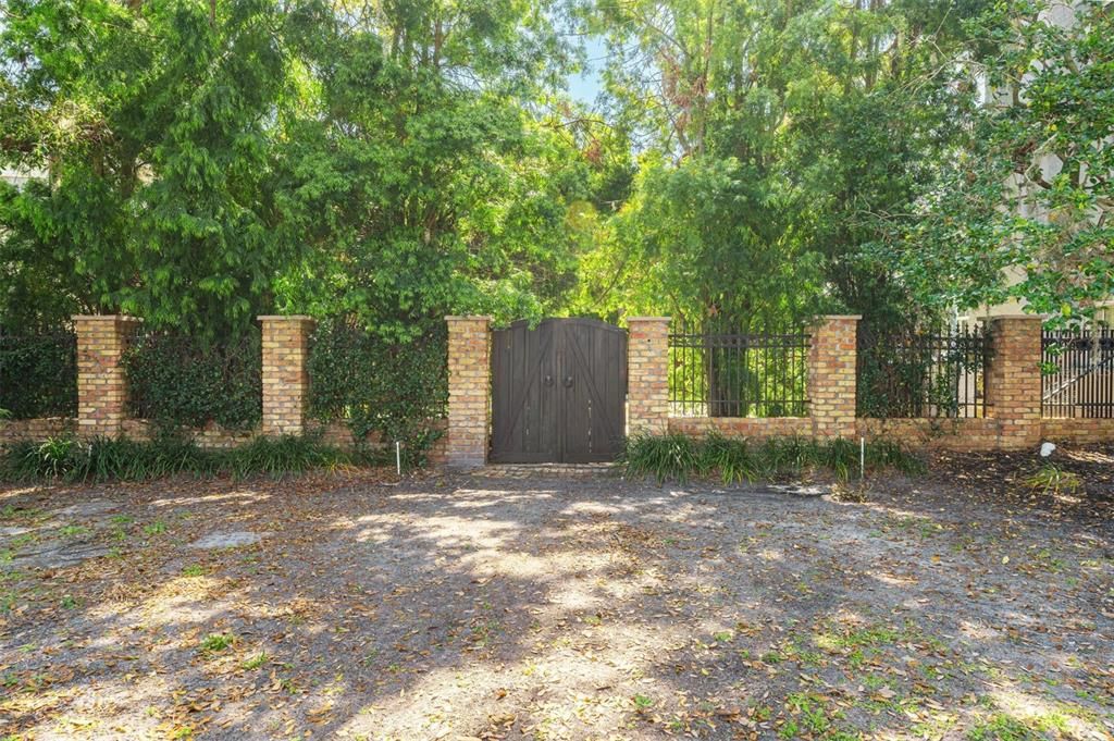 Active With Contract: $1,500,000 (4 beds, 2 baths, 3089 Square Feet)