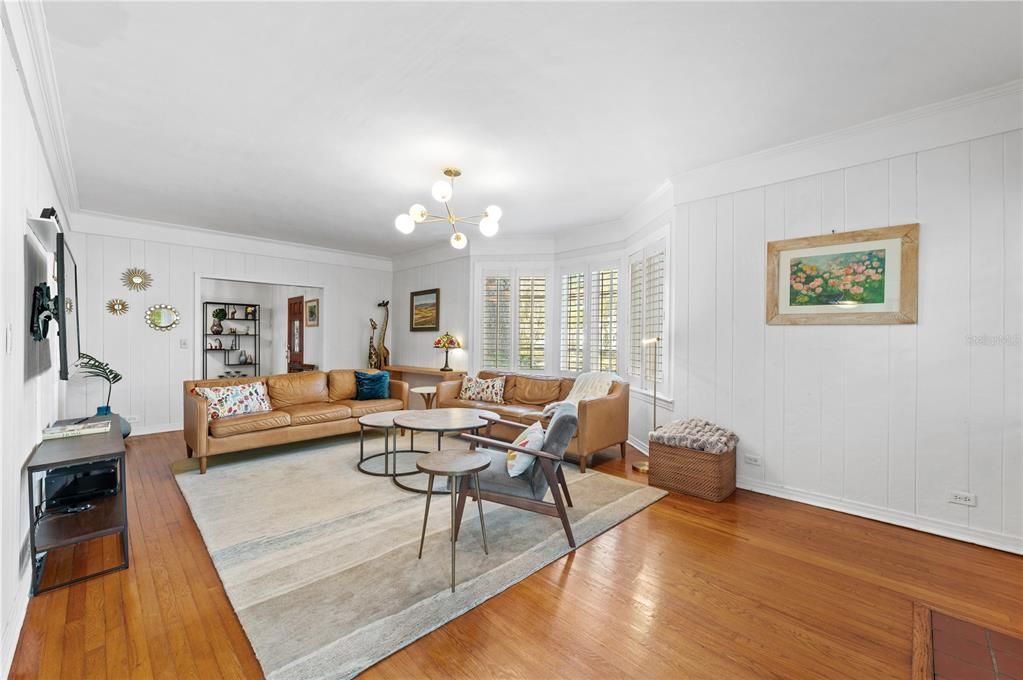 Active With Contract: $1,500,000 (4 beds, 2 baths, 3089 Square Feet)