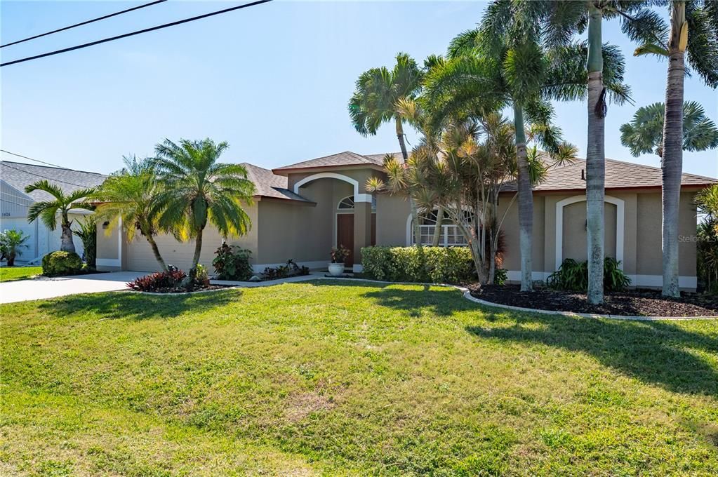 For Sale: $739,900 (4 beds, 2 baths, 2117 Square Feet)