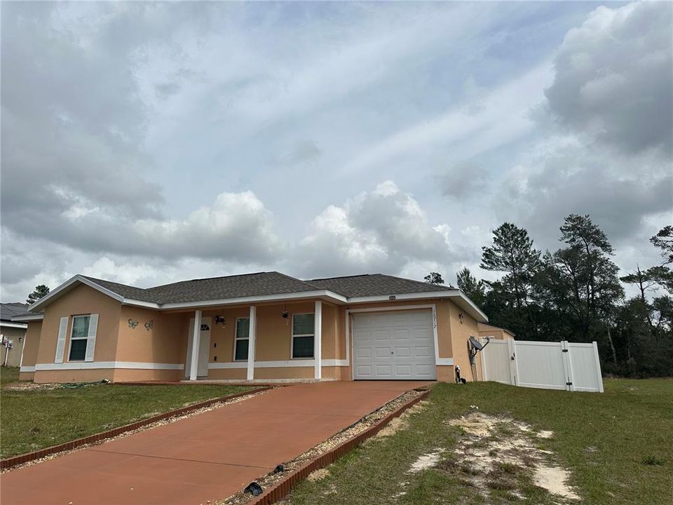 Recently Sold: $200,000 (3 beds, 2 baths, 1087 Square Feet)