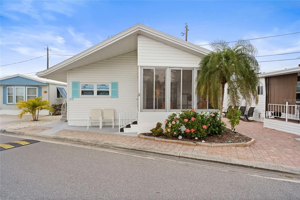 Recently Sold: $229,900 (2 beds, 2 baths, 888 Square Feet)