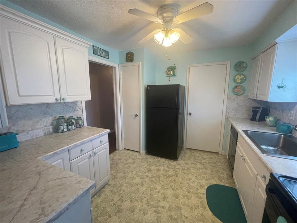 Active With Contract: $179,900 (2 beds, 2 baths, 1355 Square Feet)