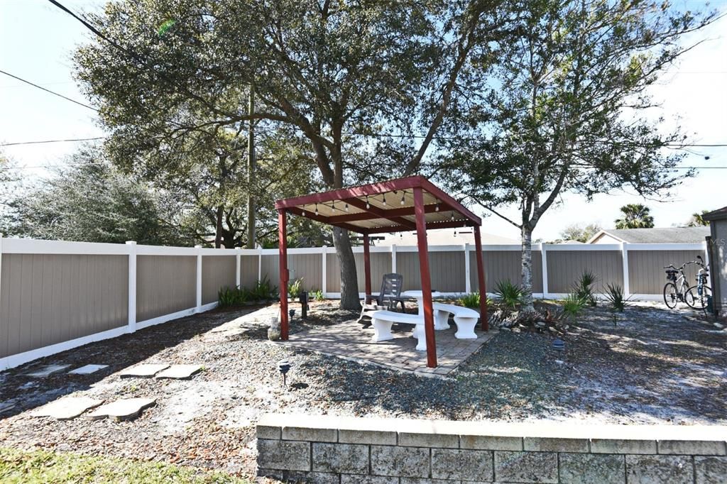 Recently Sold: $300,000 (3 beds, 2 baths, 1066 Square Feet)