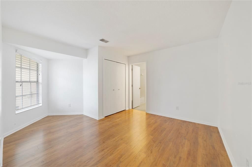 For Sale: $325,000 (3 beds, 2 baths, 1304 Square Feet)