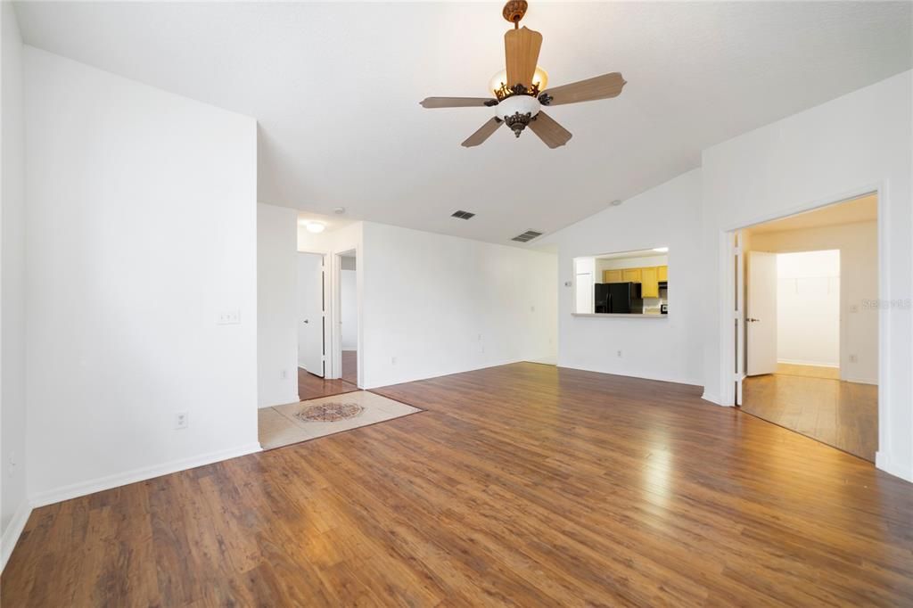 For Sale: $325,000 (3 beds, 2 baths, 1304 Square Feet)