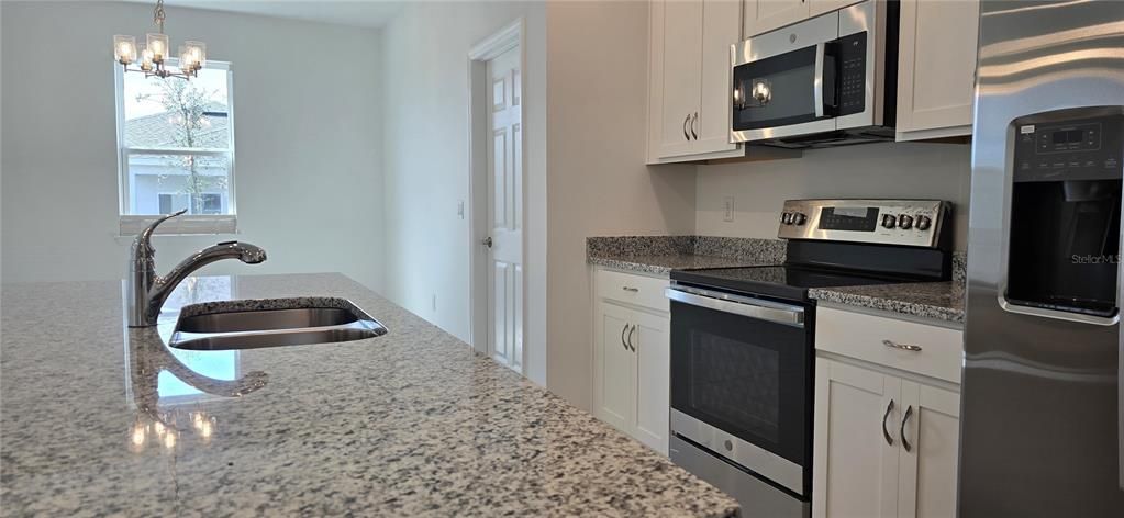 Active With Contract: $2,100 (3 beds, 2 baths, 1589 Square Feet)