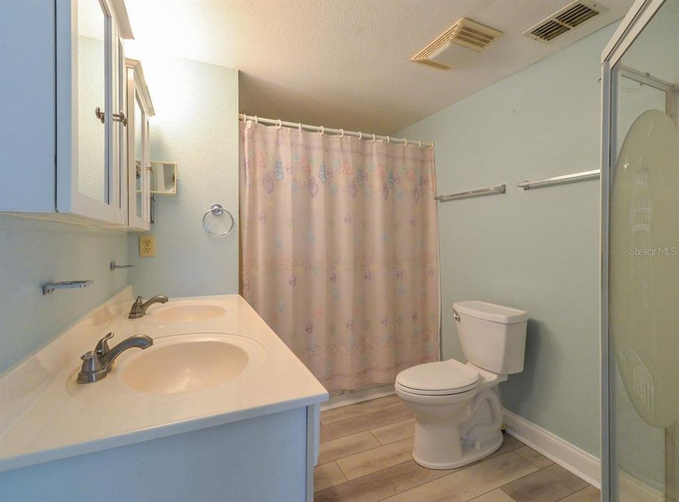 For Sale: $399,900 (1 beds, 1 baths, 959 Square Feet)