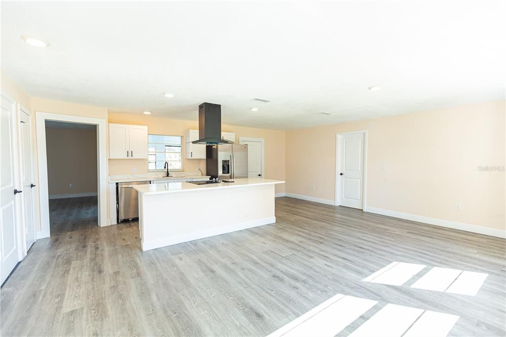 Active With Contract: $330,000 (3 beds, 2 baths, 1229 Square Feet)