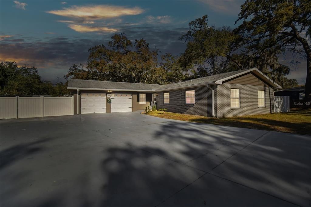 最近售出: $465,000 (4 贝兹, 2 浴室, 1746 平方英尺)