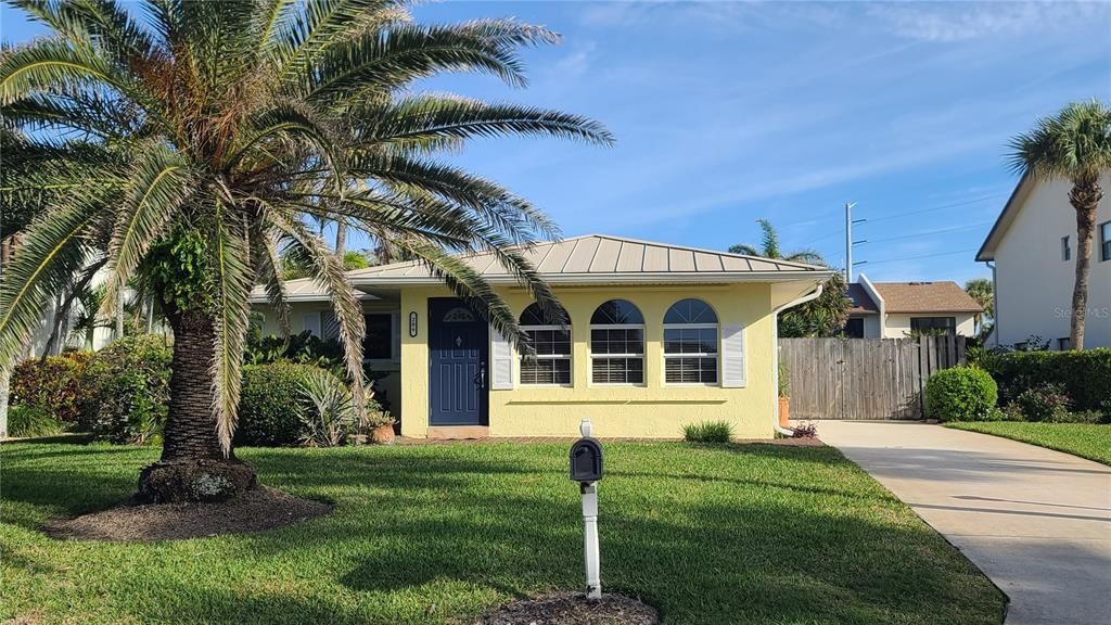 Recently Sold: $725,000 (2 beds, 2 baths, 1823 Square Feet)