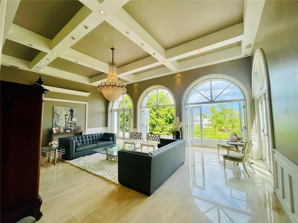 For Sale: $4,750,000 (7 beds, 6 baths, 7000 Square Feet)