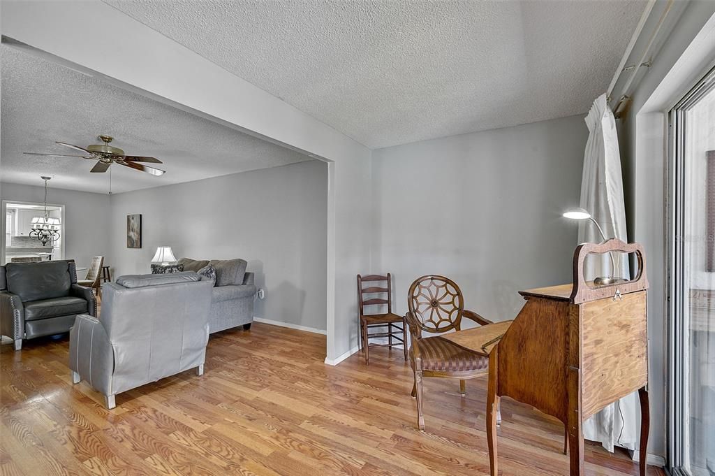 Active With Contract: $109,900 (2 beds, 2 baths, 1144 Square Feet)