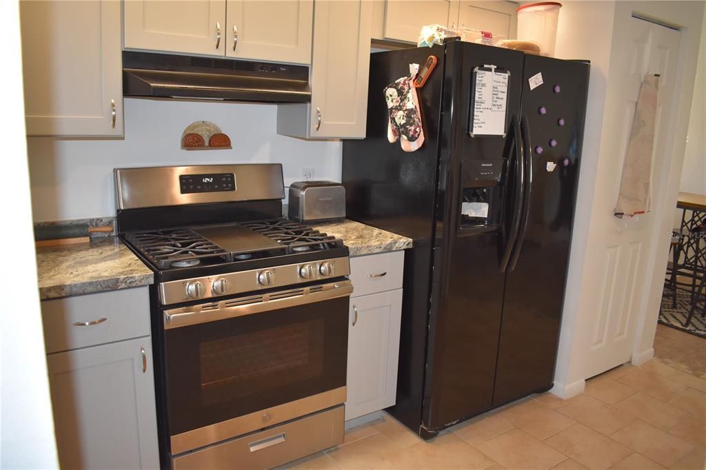 For Sale: $135,000 (2 beds, 1 baths, 851 Square Feet)