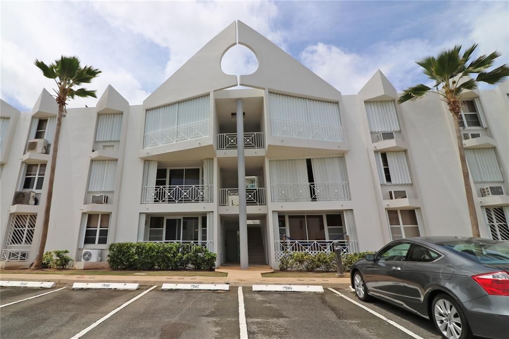 Recently Sold: $250,000 (2 beds, 2 baths, 965 Square Feet)