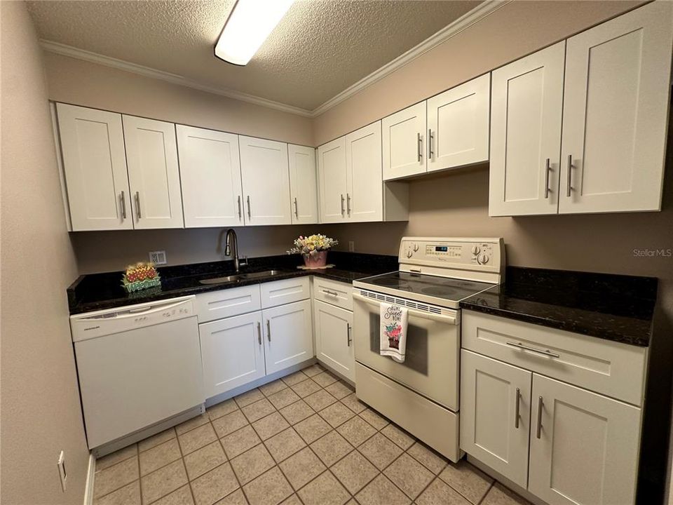 For Sale: $130,000 (2 beds, 2 baths, 1077 Square Feet)