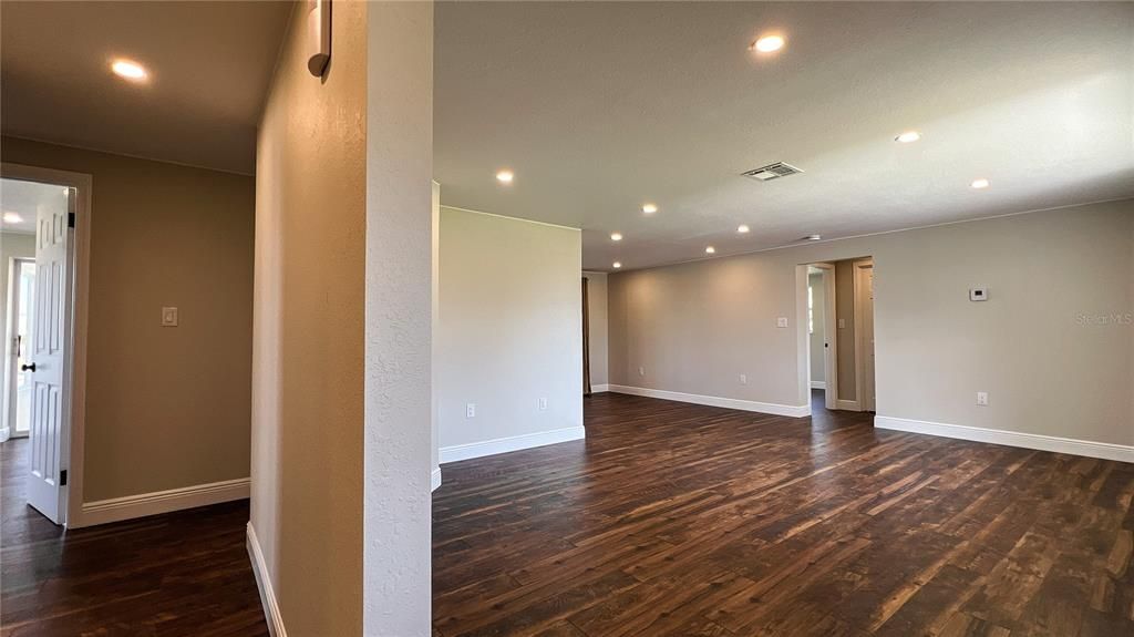 Recently Sold: $425,000 (2 beds, 2 baths, 1318 Square Feet)