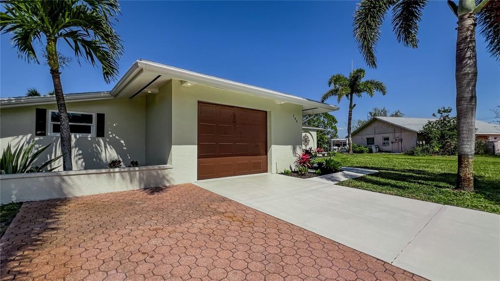 Recently Sold: $425,000 (2 beds, 2 baths, 1318 Square Feet)