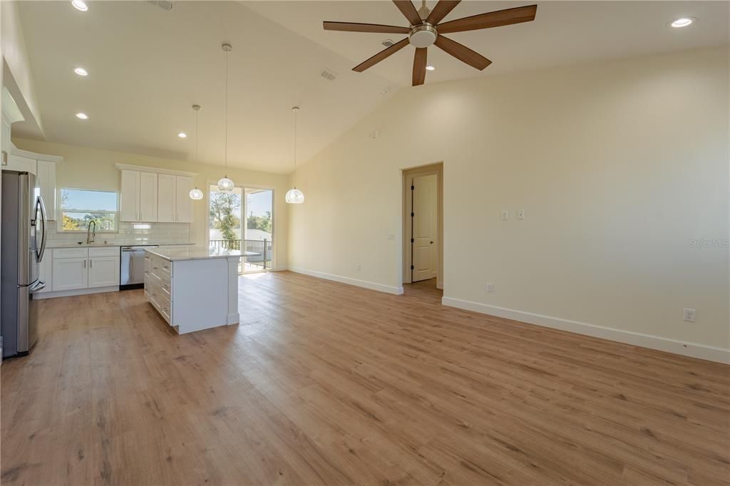 Active With Contract: $499,500 (3 beds, 2 baths, 2528 Square Feet)