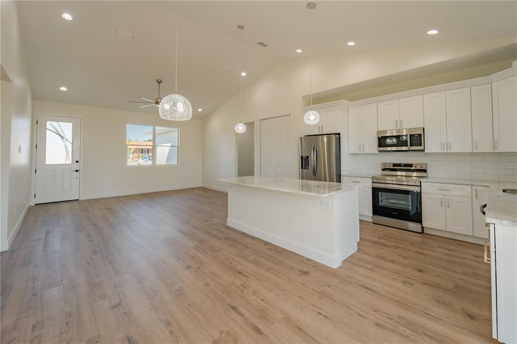 Active With Contract: $499,500 (3 beds, 2 baths, 2528 Square Feet)