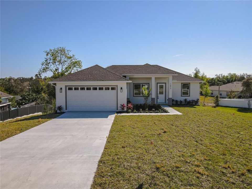 Active With Contract: $499,500 (3 beds, 2 baths, 2528 Square Feet)