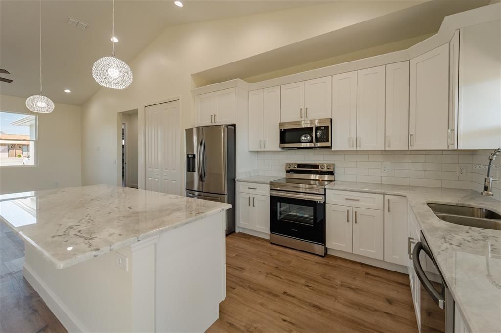 Active With Contract: $499,500 (3 beds, 2 baths, 2528 Square Feet)