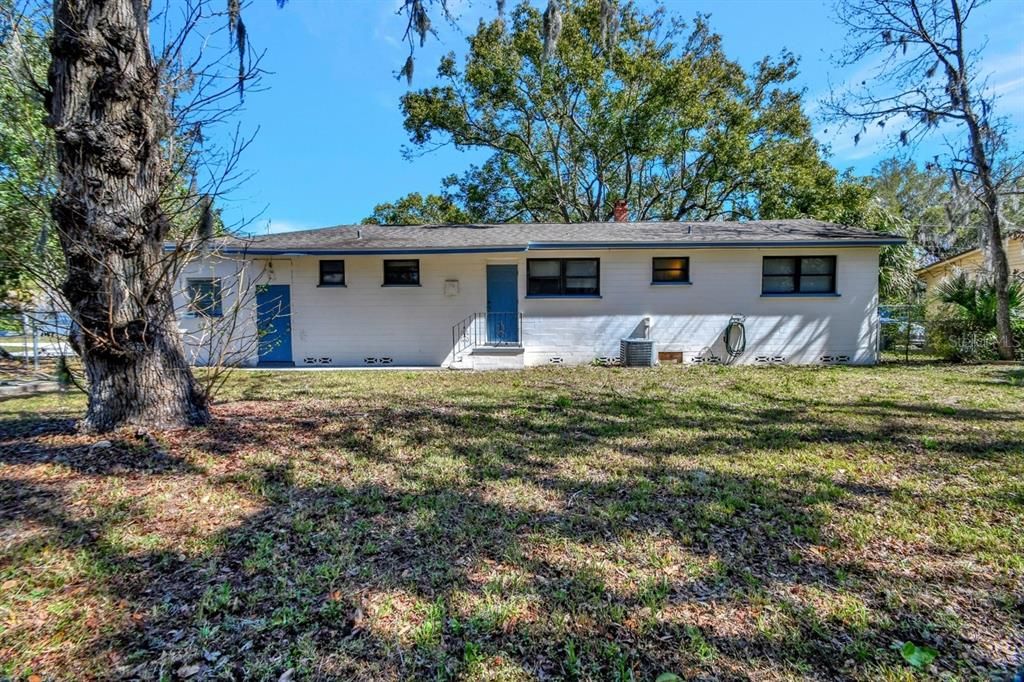 Recently Sold: $217,500 (3 beds, 2 baths, 1124 Square Feet)