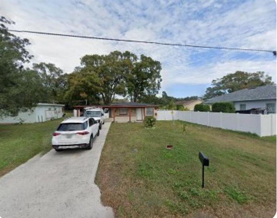 Recently Sold: $450,000 (4 beds, 2 baths, 1886 Square Feet)