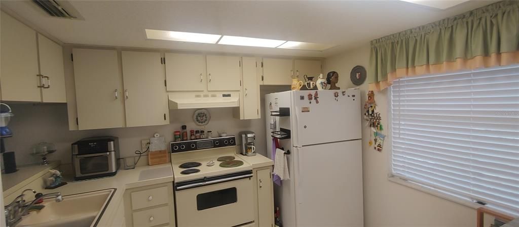 For Sale: $200,000 (2 beds, 2 baths, 1270 Square Feet)