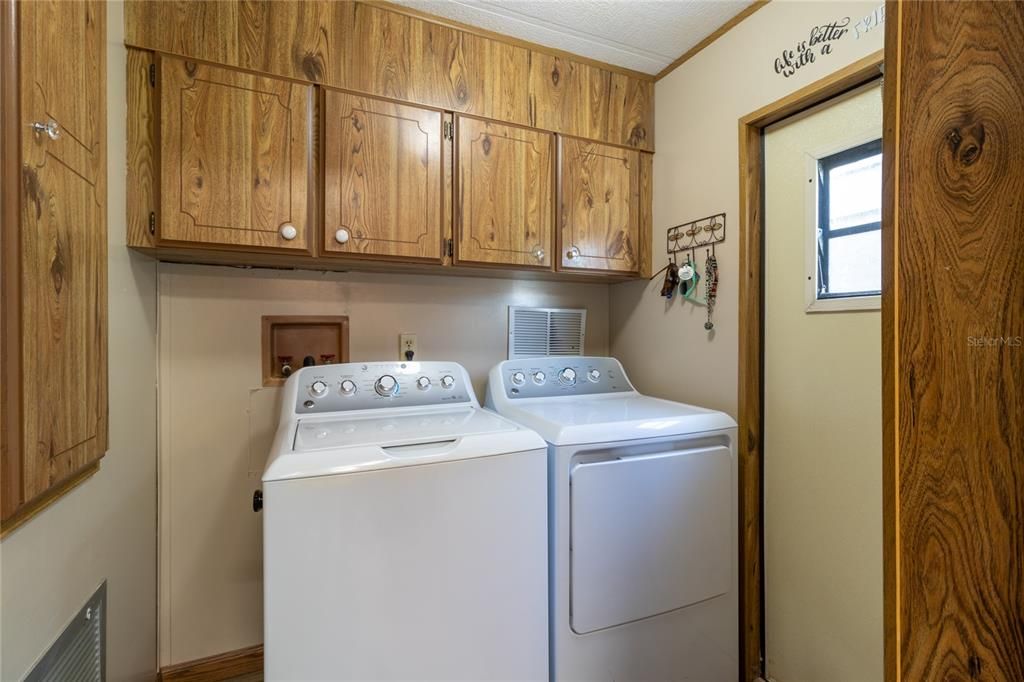 For Sale: $249,900 (2 beds, 2 baths, 1176 Square Feet)