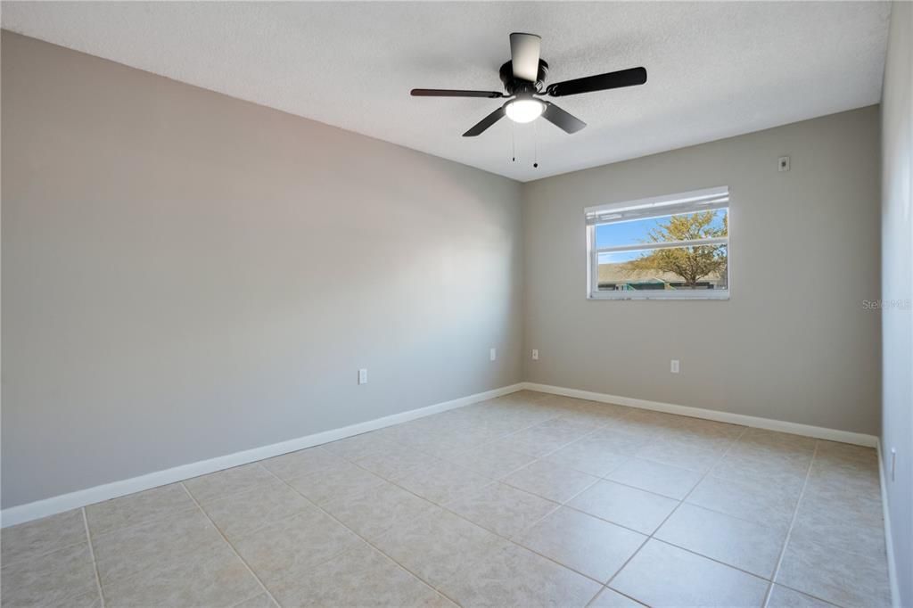 Active With Contract: $195,000 (2 beds, 1 baths, 808 Square Feet)