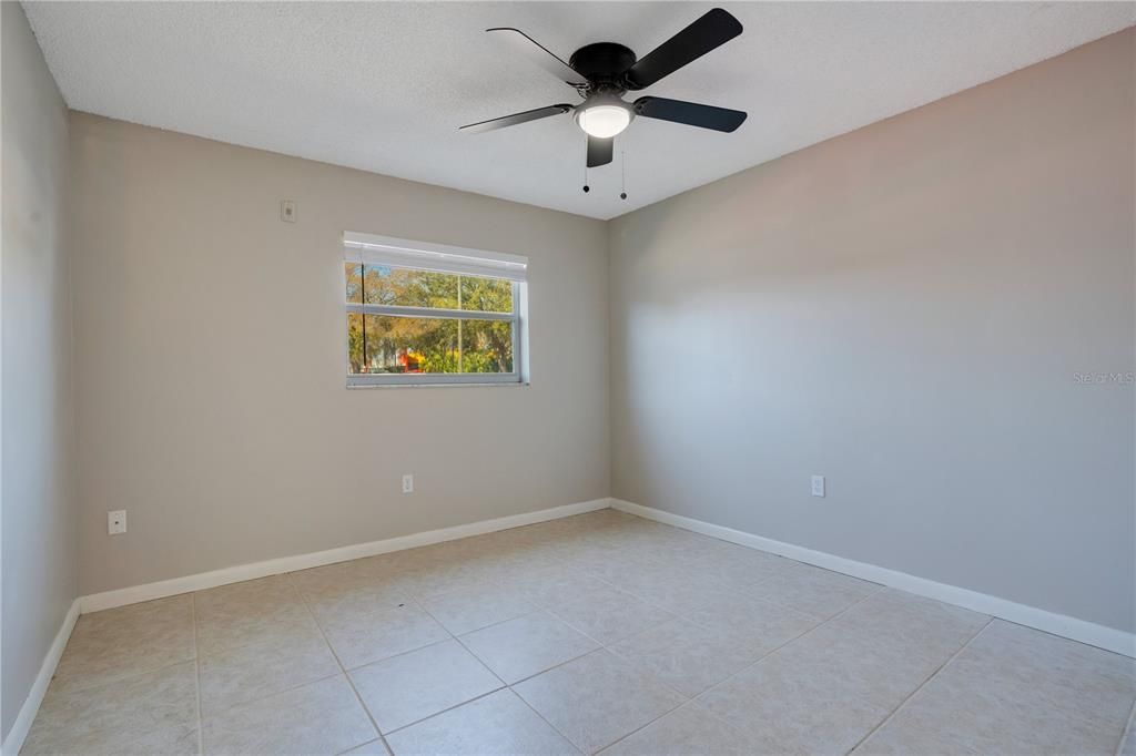 Active With Contract: $195,000 (2 beds, 1 baths, 808 Square Feet)