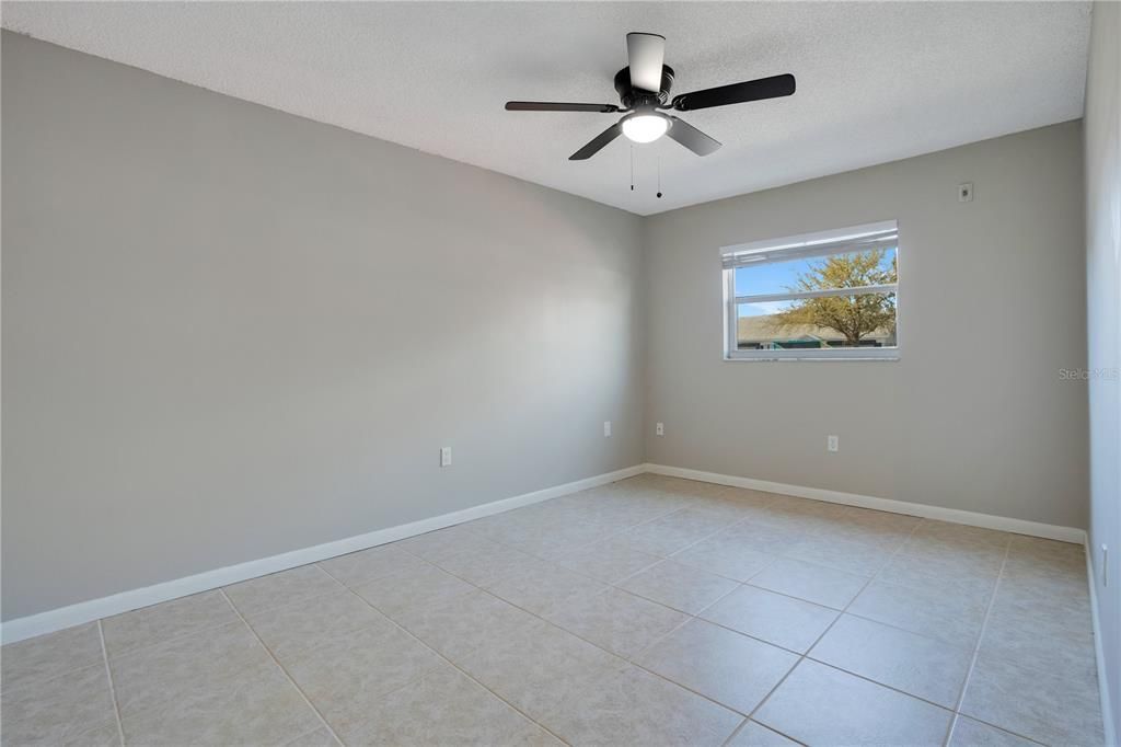 Active With Contract: $195,000 (2 beds, 1 baths, 808 Square Feet)