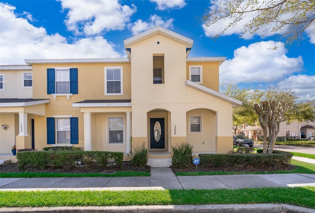 Recently Sold: $395,000 (3 beds, 3 baths, 1806 Square Feet)