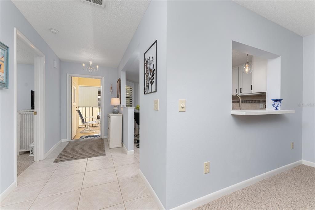 For Sale: $279,900 (2 beds, 2 baths, 1112 Square Feet)