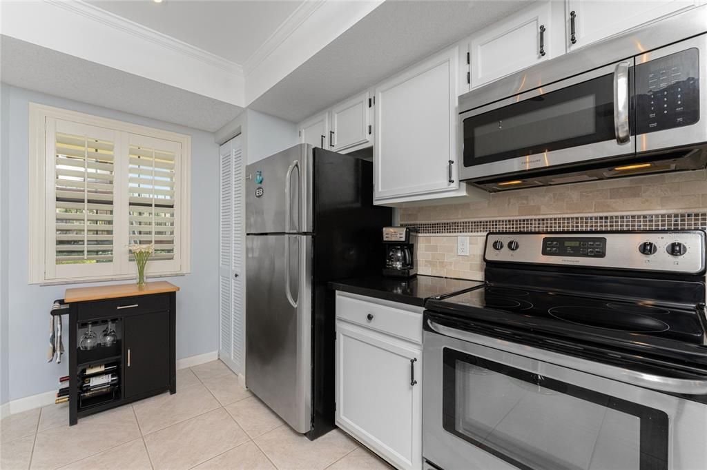 For Sale: $279,900 (2 beds, 2 baths, 1112 Square Feet)