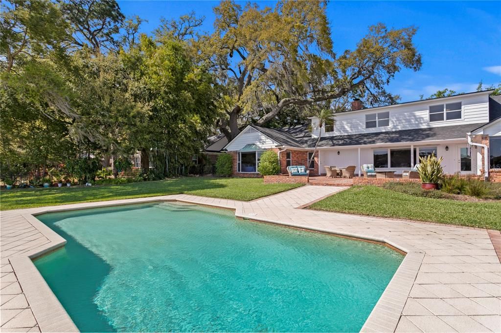 Recently Sold: $1,800,000 (5 beds, 4 baths, 4200 Square Feet)