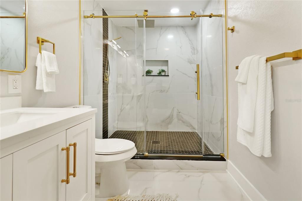 最近售出: $950,000 (3 贝兹, 2 浴室, 2686 平方英尺)