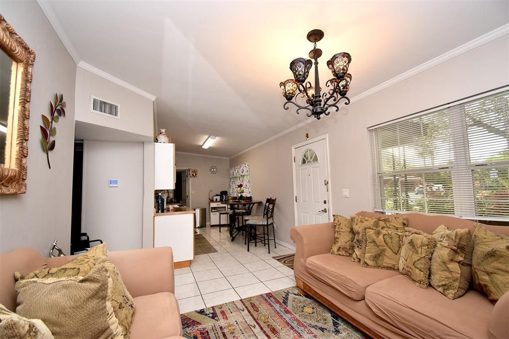 Active With Contract: $234,900 (2 beds, 1 baths, 874 Square Feet)