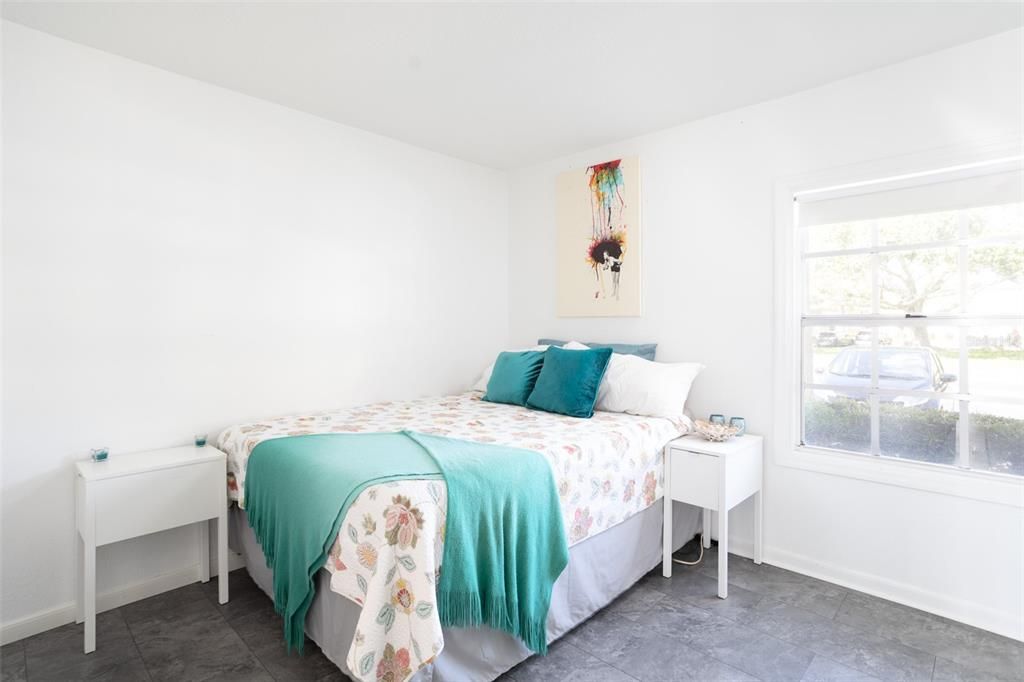 Active With Contract: $1,825 (1 beds, 1 baths, 562 Square Feet)