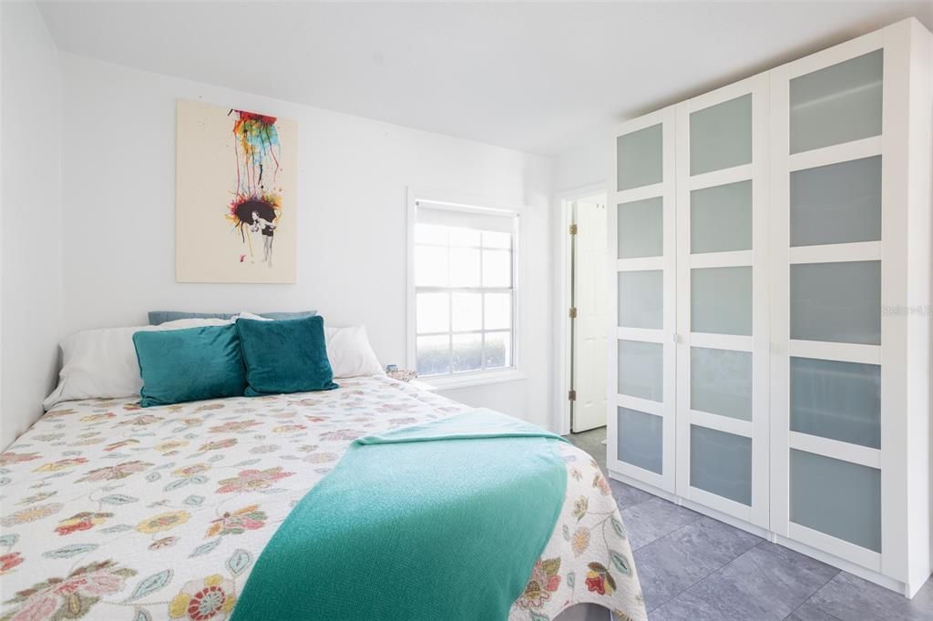Active With Contract: $1,825 (1 beds, 1 baths, 562 Square Feet)